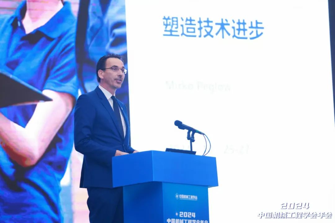 Mirko Peglow做报告.jpg